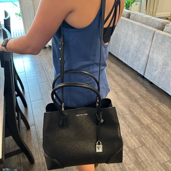 Like new Michael Kors Bag - Picture 7 of 9